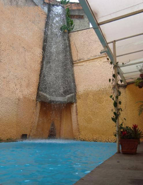 Vila Paris 2*